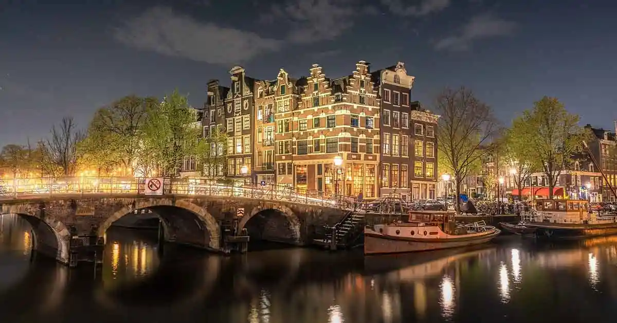 Amsterdam-Cannabis-Tourism-Coffee-Shop-Culture Amsterdam-Cannabis-Tourism-Coffee-Shop-Culture